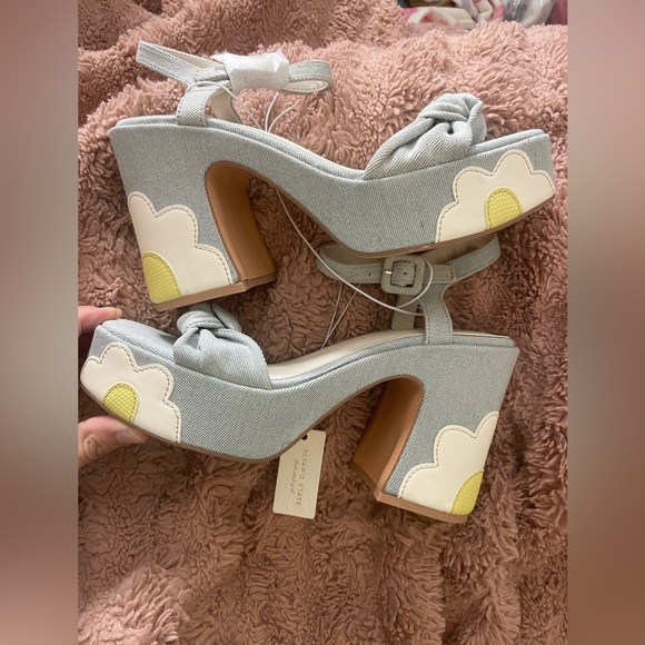 Altar'd State Shoes - NWT Altar’d State Denim Daisy Blossom Platform Sandals